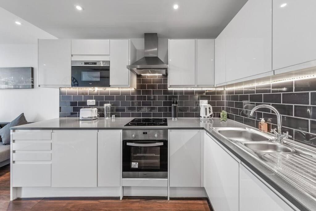 New Apartment 20 Mins From Waterloo London Bp36 Esterno foto